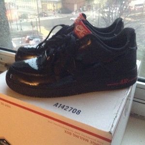 Nike Air Force 1 ’07 Low Black/Black-Varsity Red